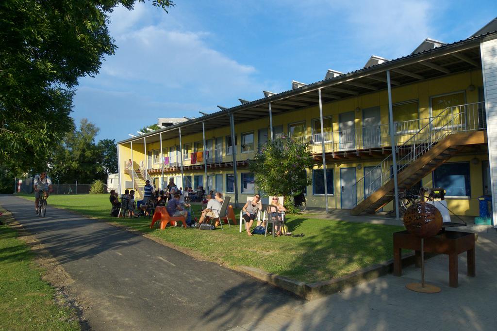 Swiss Hostel Lago Lodge Biel Exteriör bild